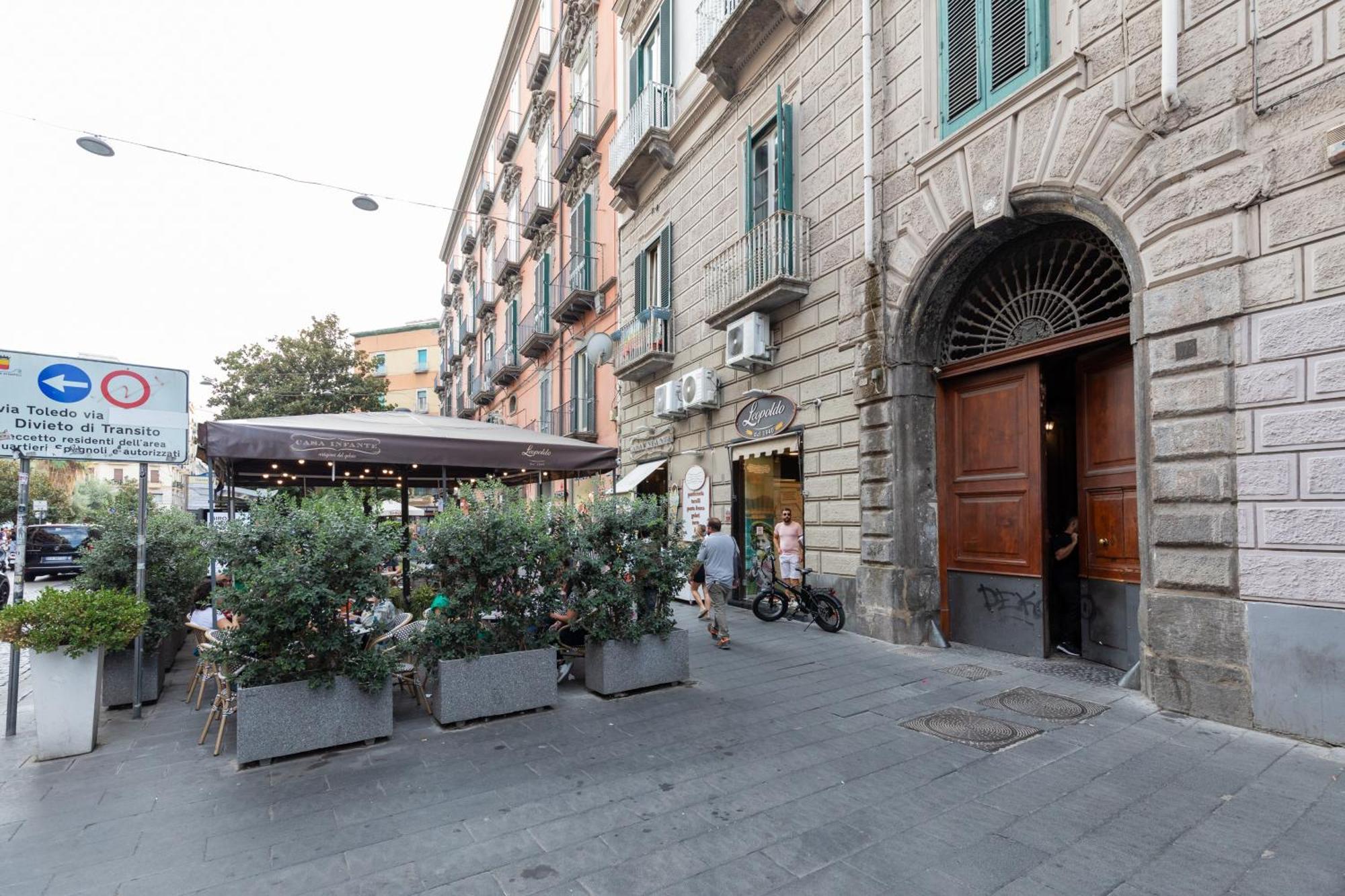 Relais Ammira Hotel Napoli Bagian luar foto